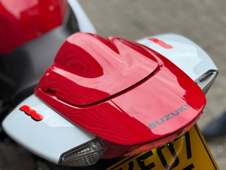 SUZUKI GSXR 600 K7 2007 (07) SUPER SPORT + 14,000 MILES + AKRAPOVIC 