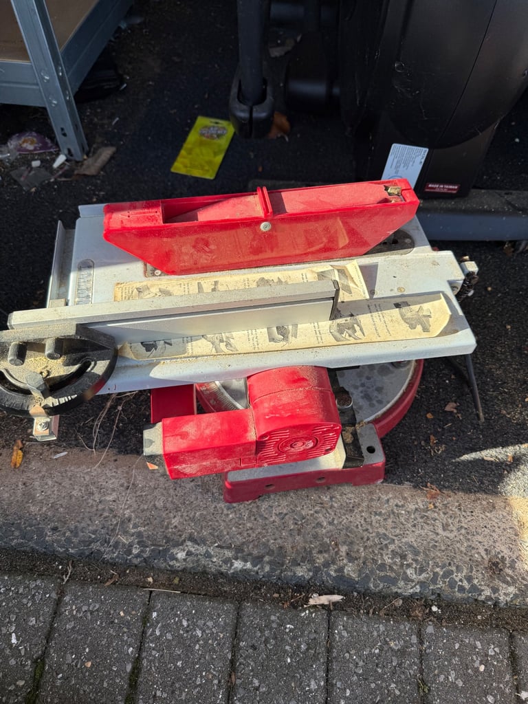 Bench saw/chop saw in one