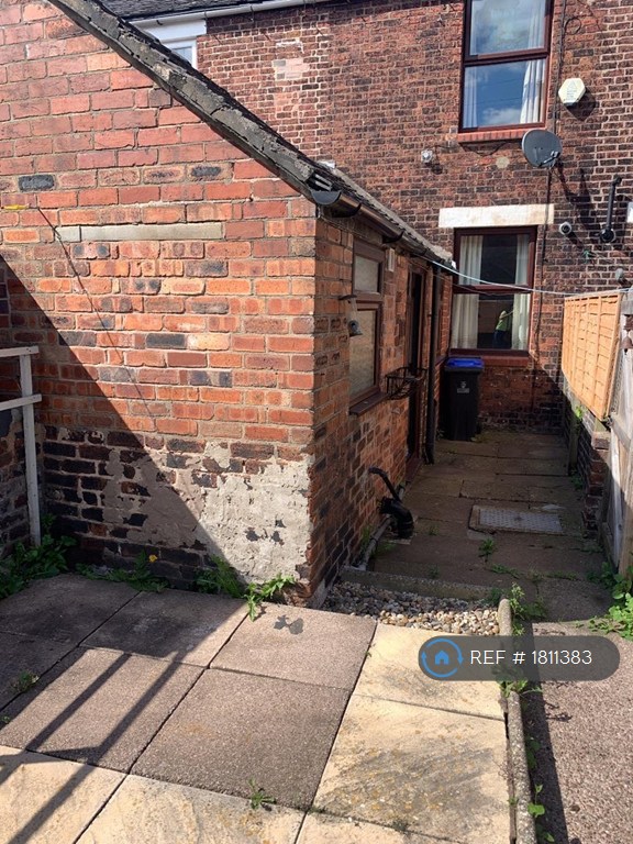 2 bedroom house in Grove Street, Leek, ST13 (2 bed) (#1811383)