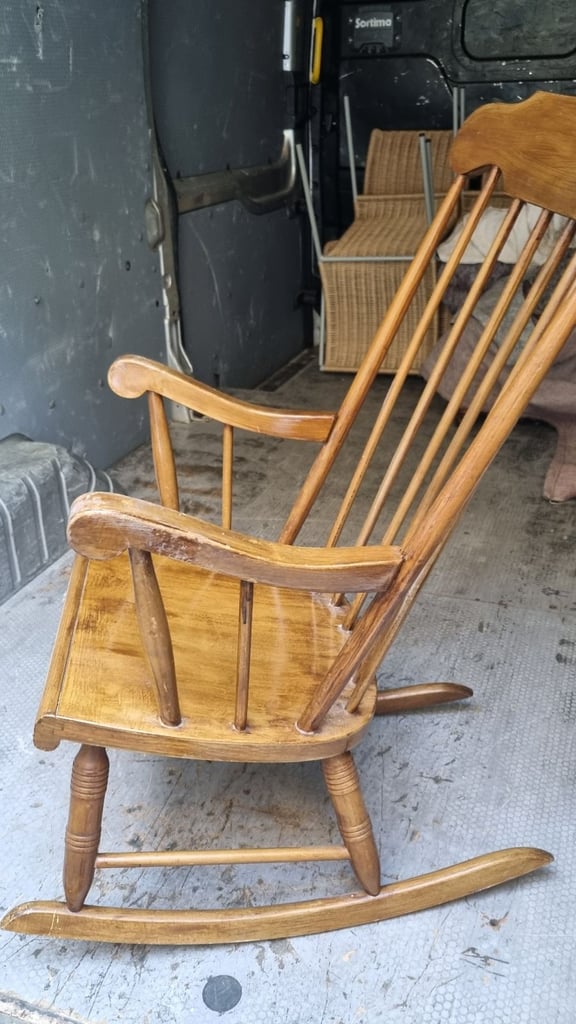 Beautiful large oak rocking chair 