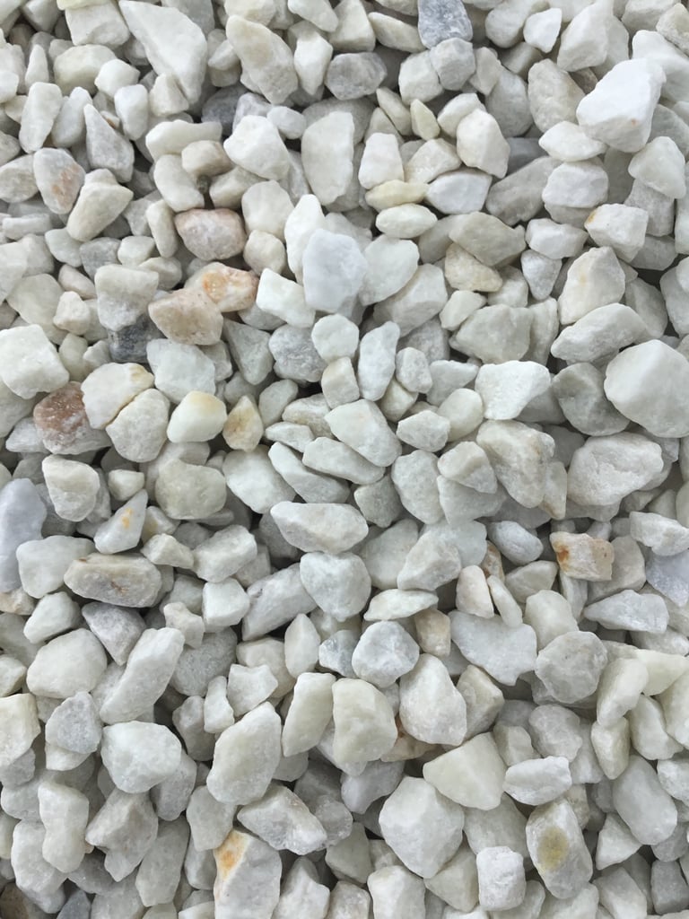 image for 20 mm white Spanish marble bulk bags garden and driveway chips/ gravel/ stones 