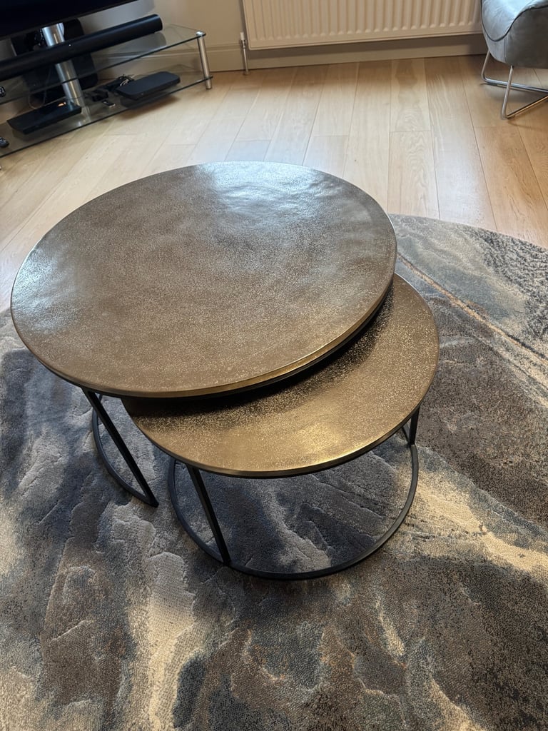 Set of 2 coffee tables