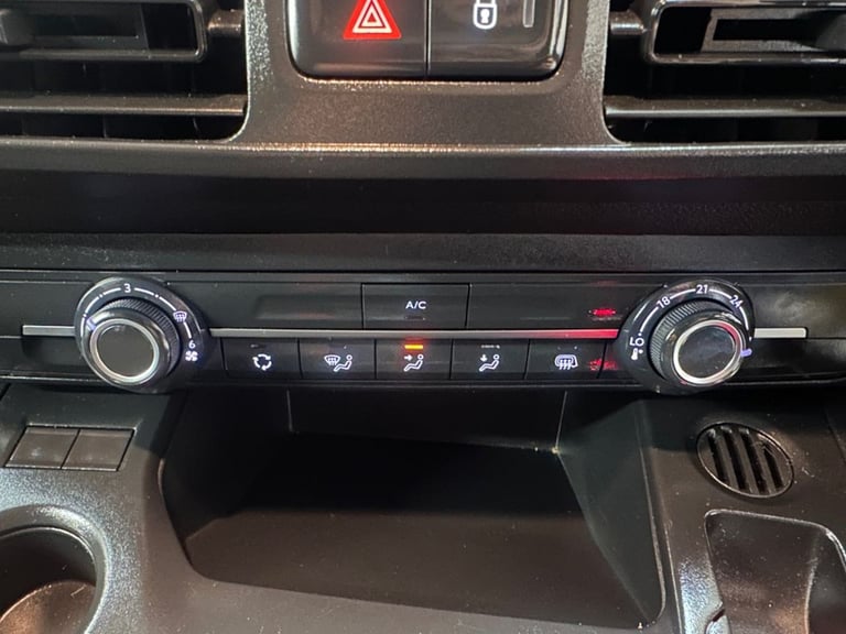 2023 23 VAUXHALL COMBO 1.5 TURBO D 2300 PRO L1 H1 EURO 6 100 BHP * 20,300 3 SEAT