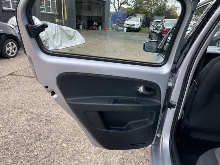 VOLKSWAGEN UP 1.0 Move up! 2016