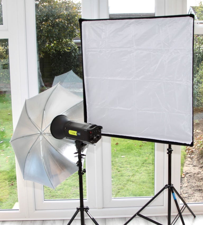  Lastolite Lumen 8 F400 2 Head Flash Kit Softbox , umbrella's & Kit Bags 