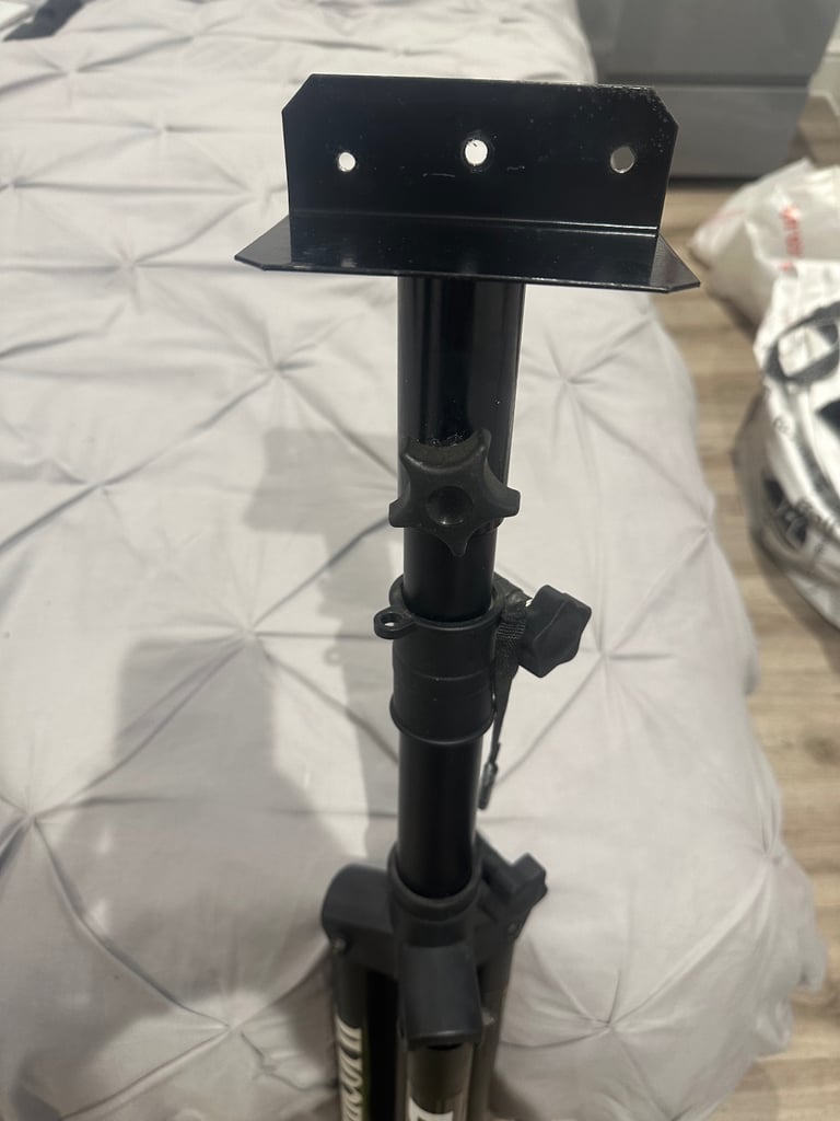 Unicorn tri dartboard stand (like new )