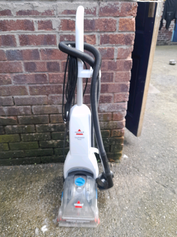 CARPET CLEANER 