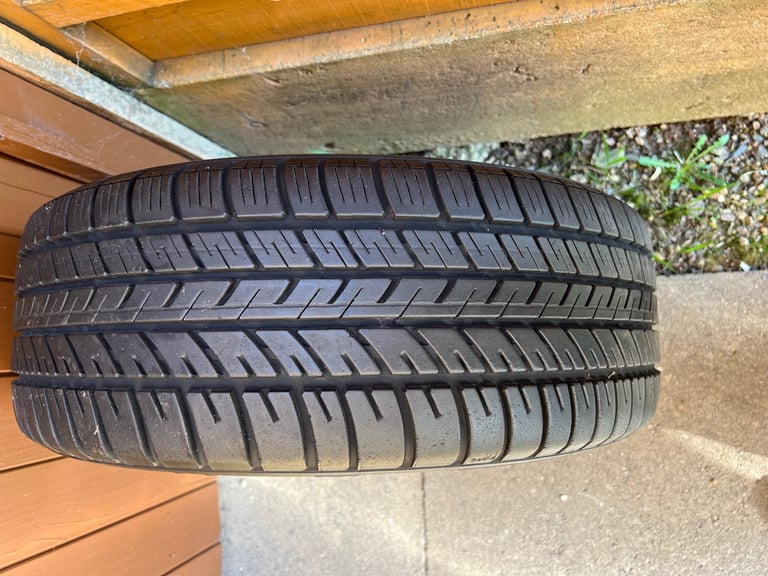 Car tyre
