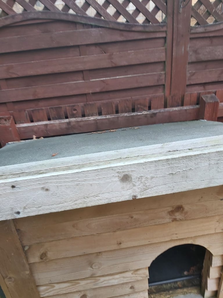Fully insulated dog kennel