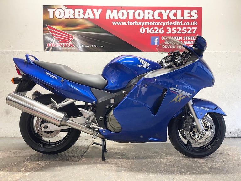 HONDA CBR1100XX SUPER BLACKBIRD IN BLUE 99 V REG JUST 18700 MILES VERY NICE BIKE