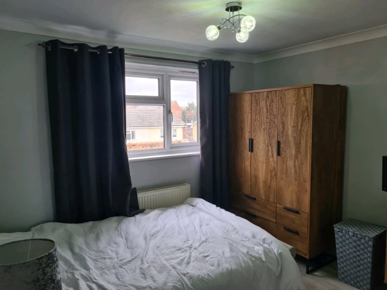 Room to rent witham! Live with landlord, 15 min walk from station 