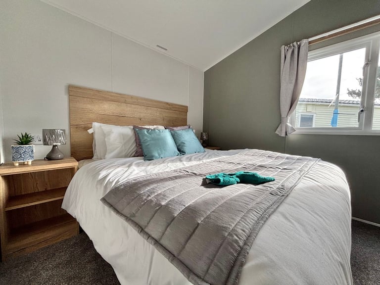 BRAND NEW STATIC CARAVAN FOR SALE AT BROADLAND SANDS HOLIDAY PARK - 11.5 MONTH OWNER SEASON