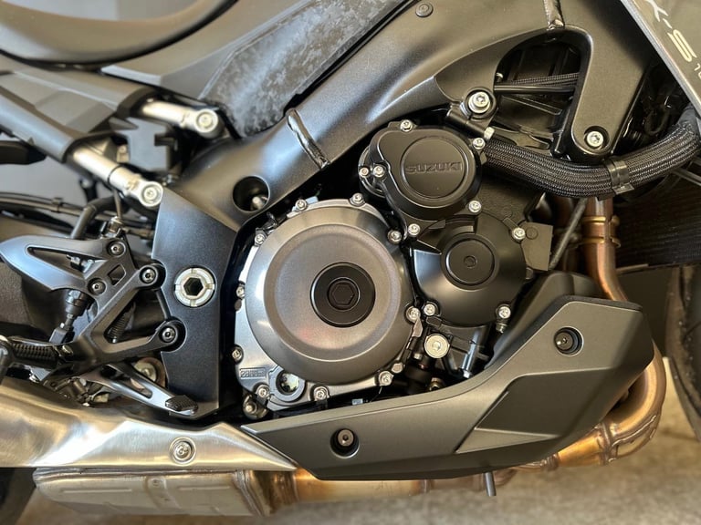 STUNNING ONE OWNER 2023/73 SUZUKI GSX-S 1000 MOTORCYCLE 