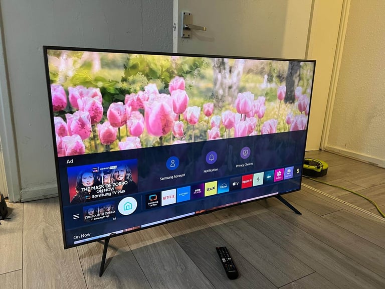 50" SAMSUNG 4K ULTRA SMART TV new condition 