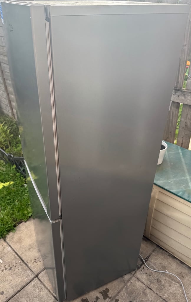 Beko LED Frost-Free Fridge Freezer For Sale/ FREE DELIVERY