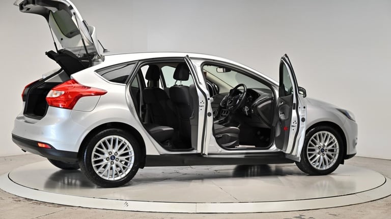 2014 Ford Focus 1.6 TDCi Zetec Euro 5 (s/s) 5dr HATCHBACK Diesel Manual