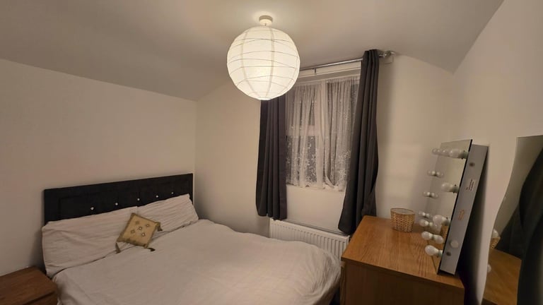 Room to Let  (Females Only)–South Esk Road  E7 8HD,Rent is £600.00 pcm 