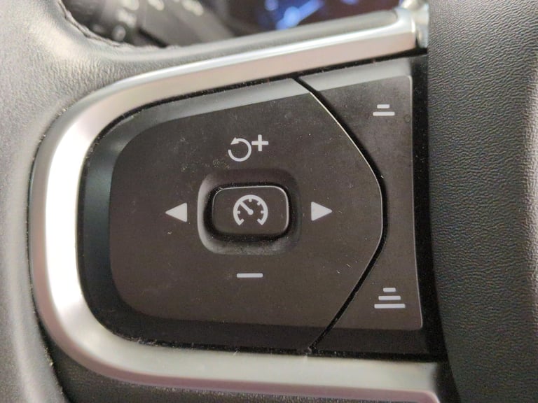 2021 Volvo XC60 2.0 B4 MHEV Momentum SUV 5dr Diesel Hybrid Auto AWD Euro 6 (s/s) (197 ps) - Suv H...