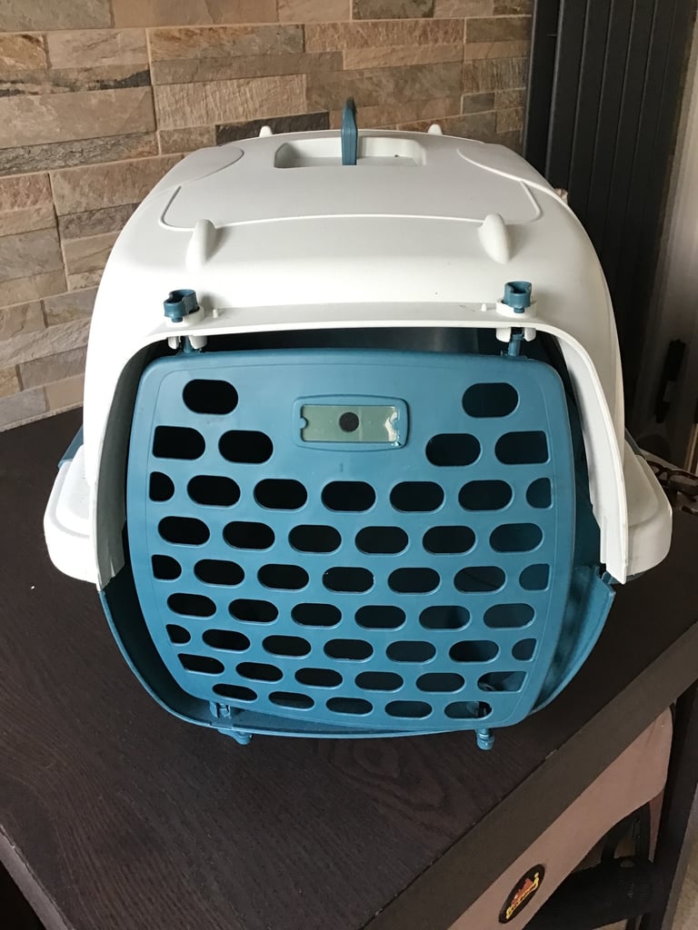 MEDIUM PET CARRIER