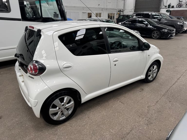 Toyota Aygo A/C ideal first car low tax low insurance 