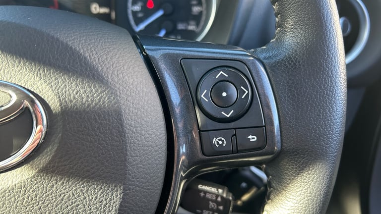 2019 Toyota Yaris 1.5 VVT-i Y20 5dr [Bi-tone] HATCHBACK PETROL Manual