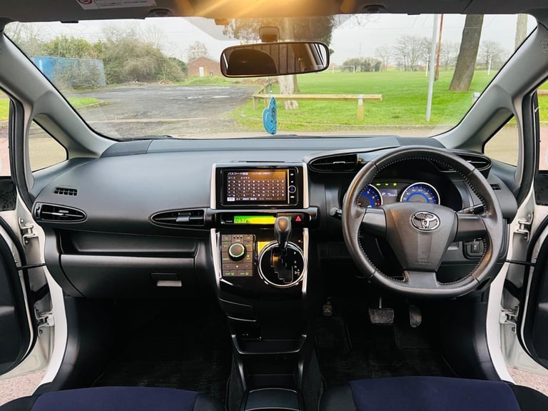 Toyota wish 2013 7 seats white petrol atomatic ulez 1.8