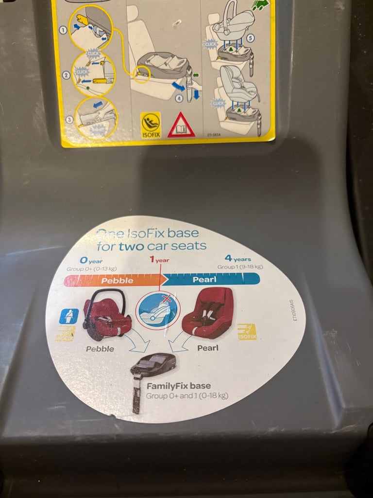 Maxi Cosi car seat and Isofix familyfix base