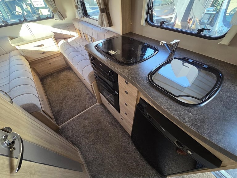 Elddis Autoquest 195 4 Berth 4 forward facing belted seat  DIESEL MANUAL 2018/18