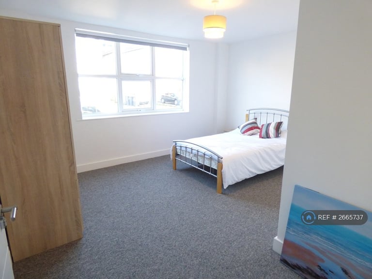 3 bedroom flat in Hsu Students Southbourne, Bournemouth, BH5 (3 bed) (#2665737)