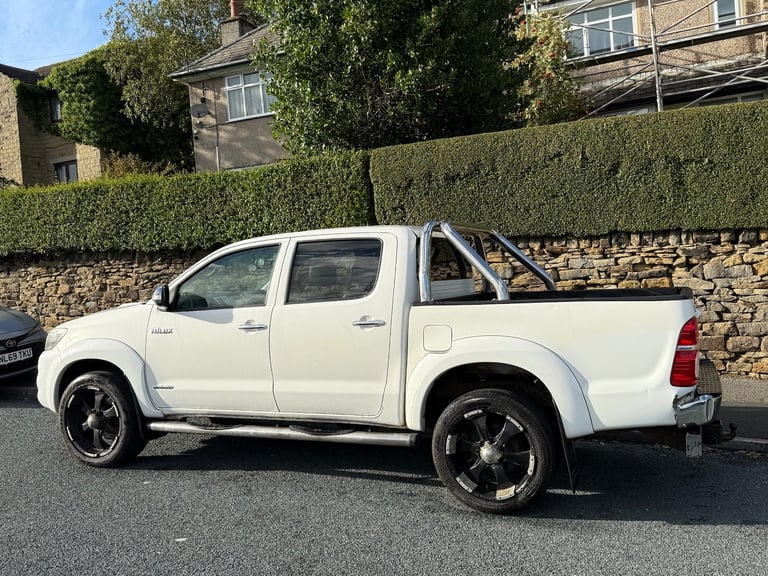 2012 TOYOTA HILUX INVINCIBLE DOUBLE CAB D/C 3.0 D4-D AUTO 4X4 WHITE 