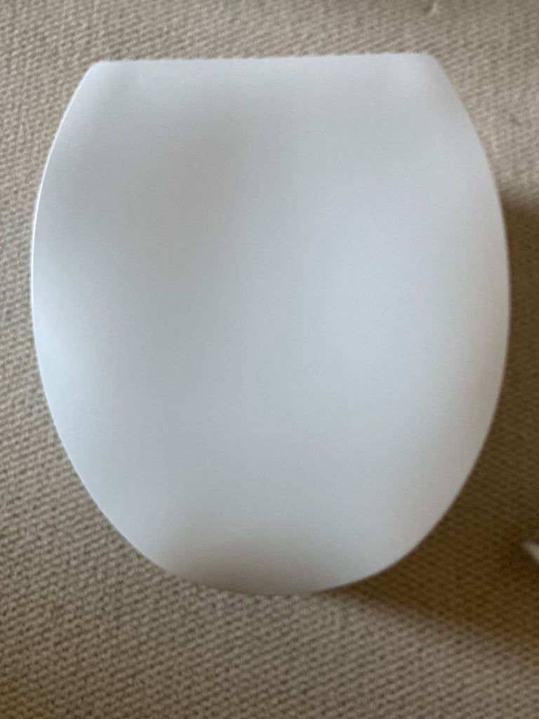 Toilet seat raised (new boxed) 