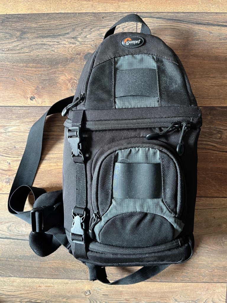  Lowepro Slingshot 100 AW camera bag -  Black - sling bag - fits DSLR