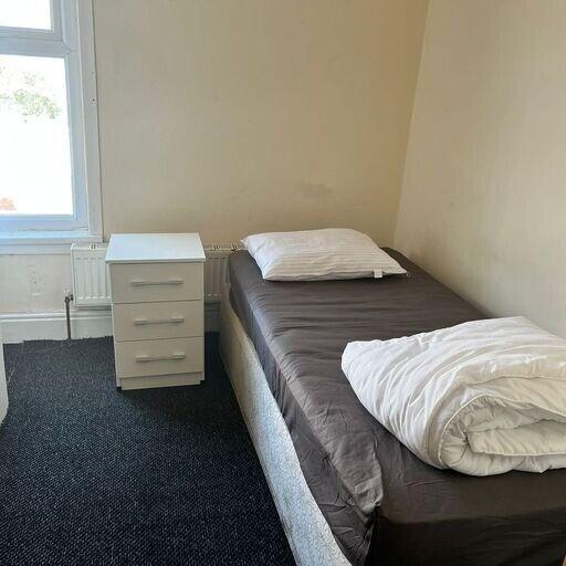 4 good sized RENT FREE rooms available across Birmingham! DSS claimants apply