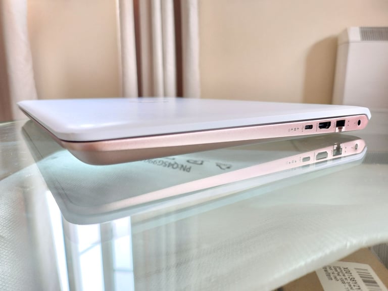 ❤️ HP Pavilion 14" White & Rose Gold i3-7100U 8GB RAM 128GB SSD Bang & Olufsen Laptop Mint Condition