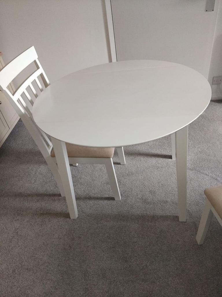 Dining table with chairs 