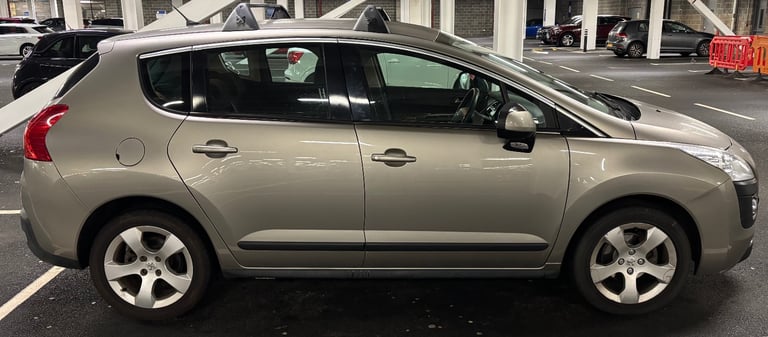 Peugeot, 3008, Hatchback, 2012, Manual, 1560 (cc), 5 doors