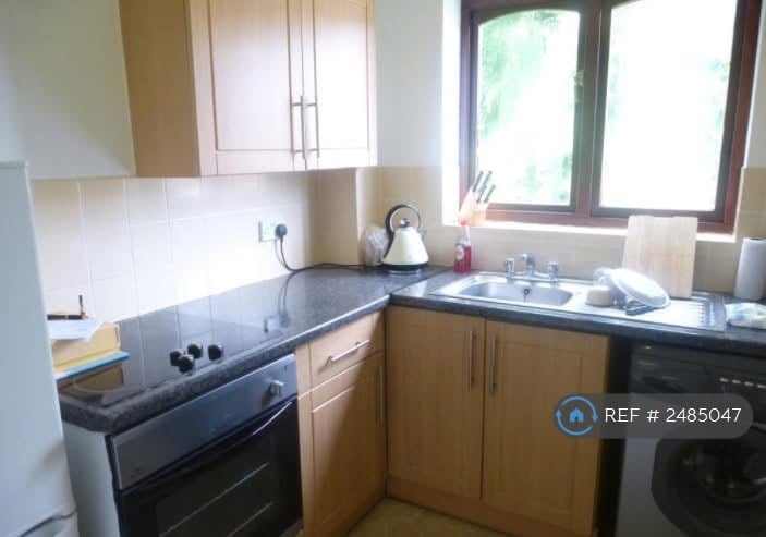 2 bedroom flat in Nursery Gardens, Chandler's Ford, Eastleigh, SO53 (2 bed) (#2485047)