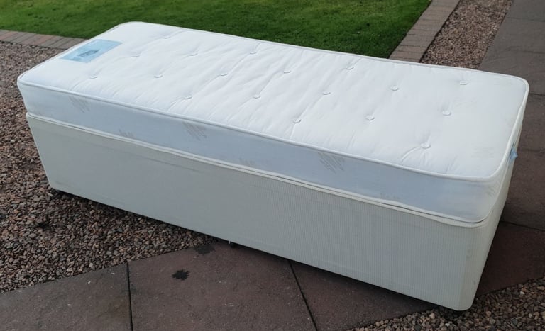 Small single bed, divan base with drawer & mattress 
