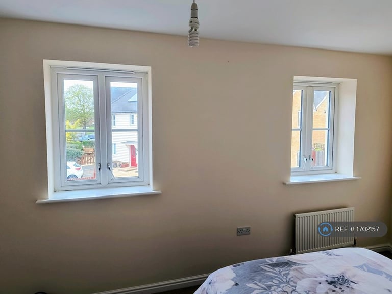 3 bedroom house in Oldmead Close, Harold Hill, Romford, RM3 (3 bed) (#1702157)