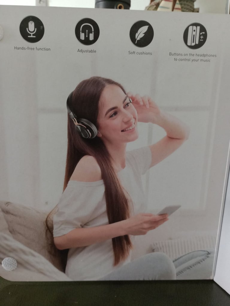 BRAND NEW HEADPHONES.