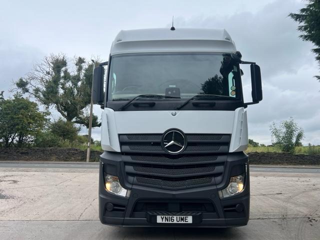 2016 16 Mercedes Actros 1842 Euro 6 Big space 4x2 tractor unit slider a/c fridge