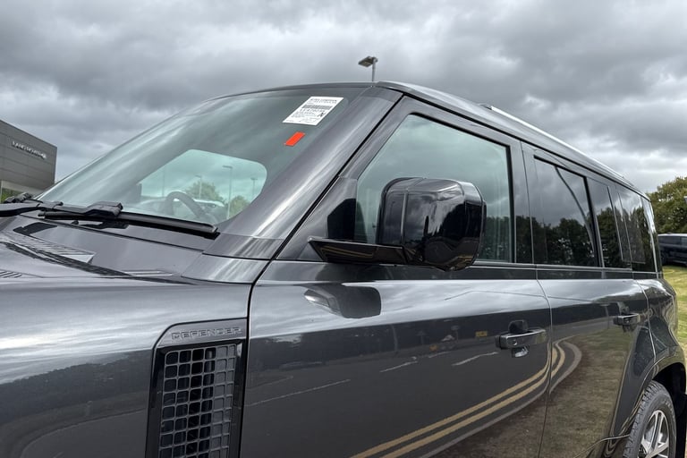 2025 Land Rover Defender 110 3.0 D250 MHEV X-Dynamic SE Auto 4WD Euro 6 (s/s) 5dr SUV Automatic