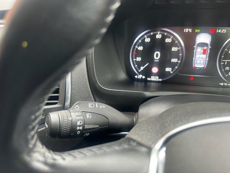 2020 Volvo XC90 2.0 B5 MHEV Momentum SUV 5dr Petrol Hybrid Auto 4WD Euro 6 (s/s) (250 ps) Automatic