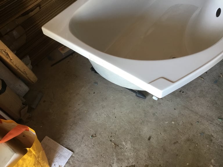 P shaped bath