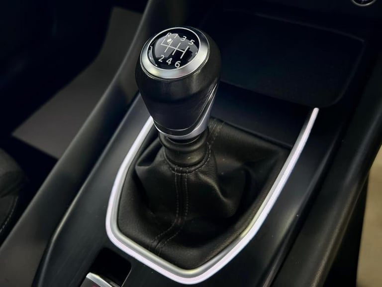 2022 Nissan Qashqai 1.3 DIG-T MHEV N-Connecta SUV 5dr Petrol Hybrid Manual Manual SUV Hybrid Manual