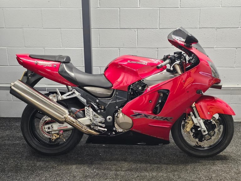 image for KAWASAKI ZX-12R ** READY TO GO - CARBON HUGGER - MAY 2026 MOT **