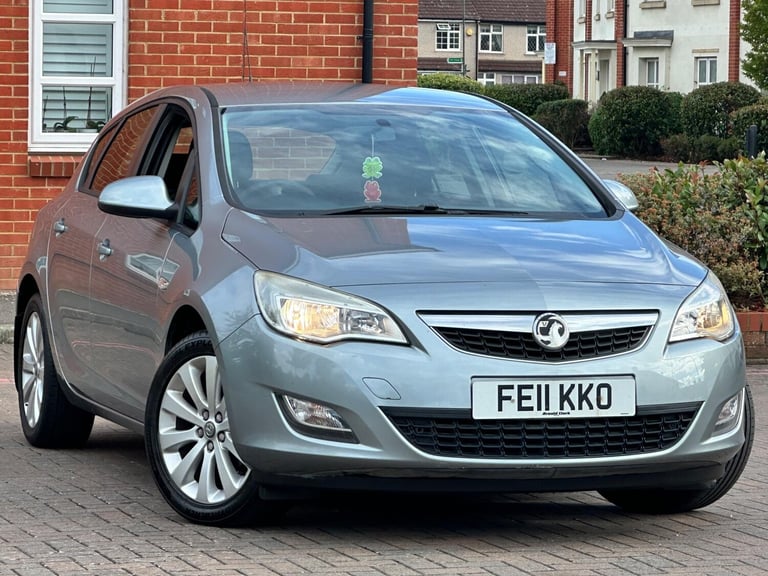 2011 Vauxhall Astra 1.4 16v Exclusiv Euro 5 5dr HATCHBACK Petrol Manual