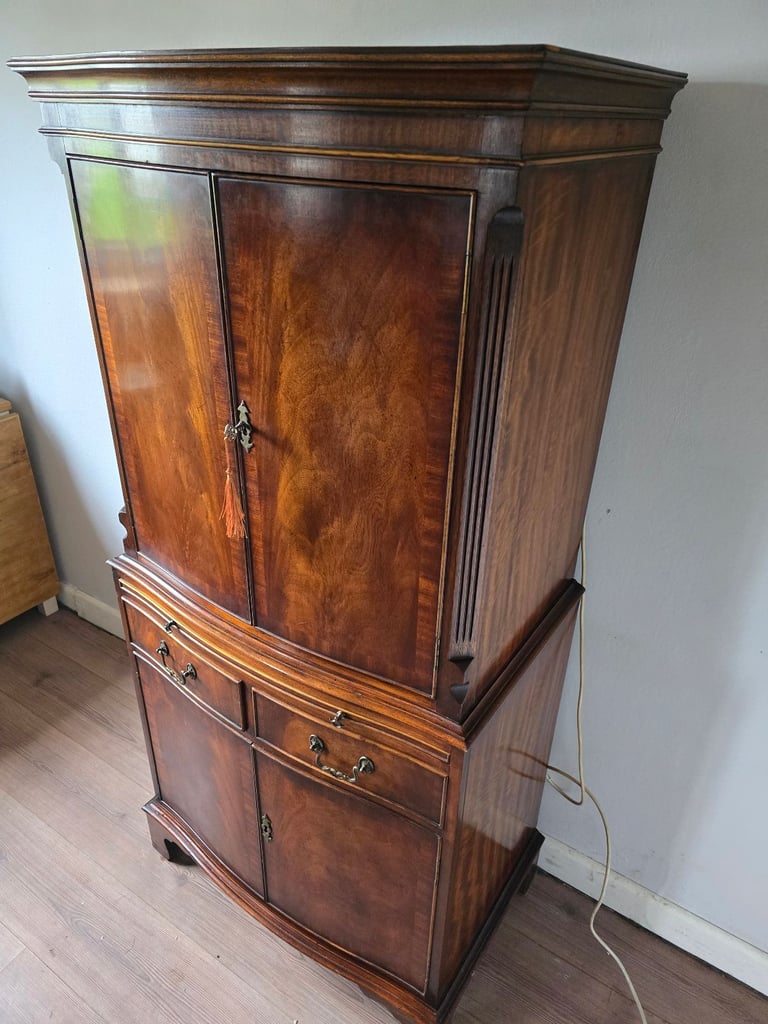 VINTAGE Burr Walnut Purpose Built Cocktail Drinks Cabinet -Possible Local Delivery