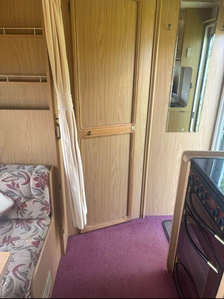 Bailey pageant champagne