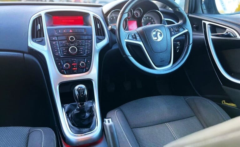 2014 Vauxhall Astra 1.6 SRi Manual 70,000 Miles . 5dr . Good Mileage . CHEAP on Fuel . HATCHBACK ...
